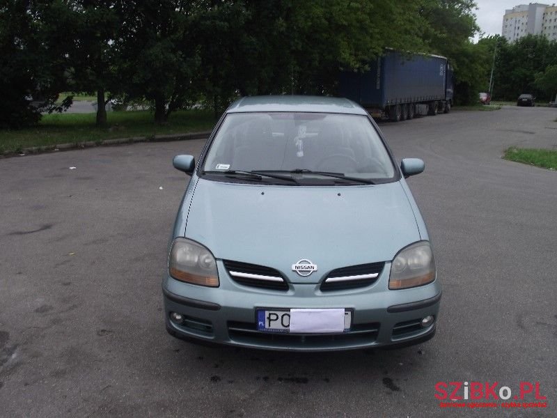 2002' Nissan Almera Tino photo #1