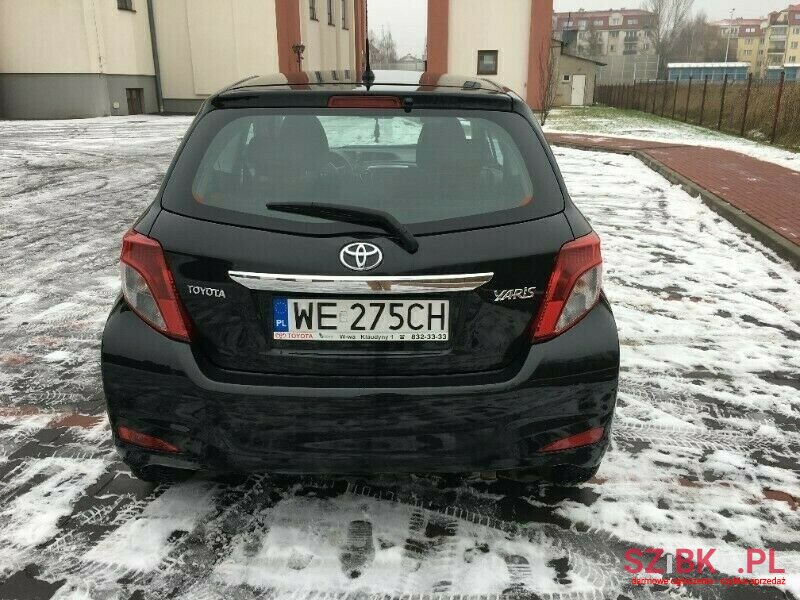 2011' Toyota Yaris photo #5