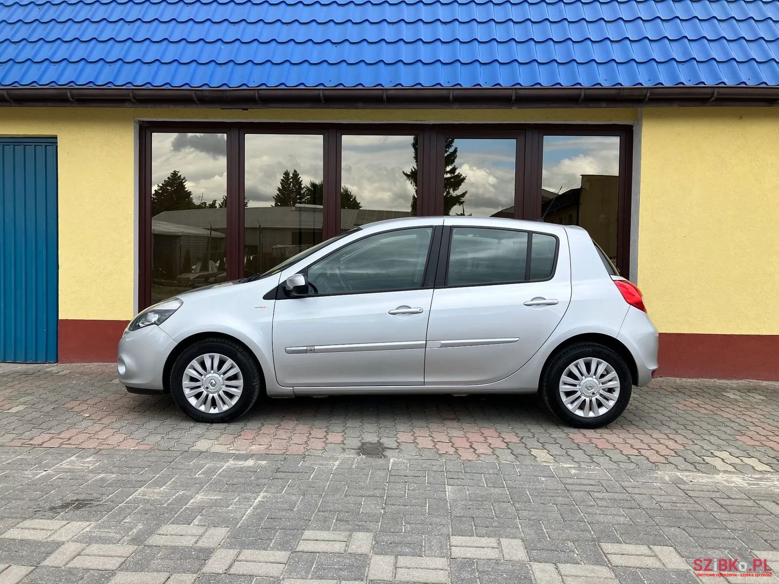 2012' Renault Clio photo #6