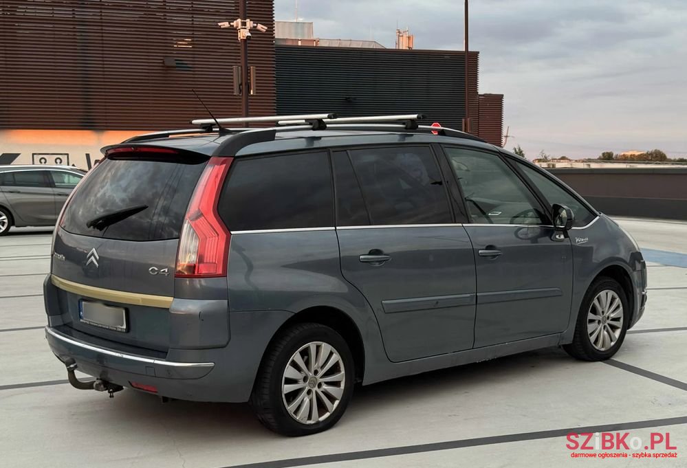 2009' Citroen C4 Grand Picasso photo #6