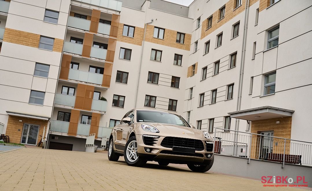 2015' Porsche Macan photo #3
