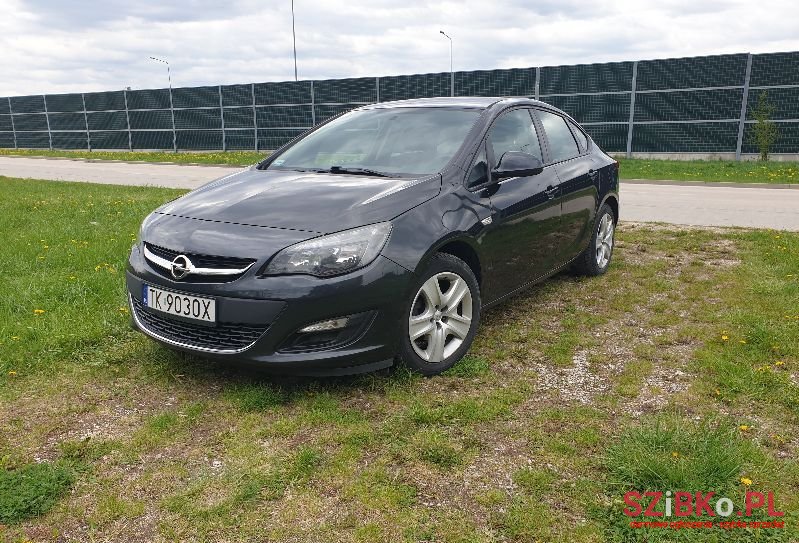 2014' Opel Astra photo #1