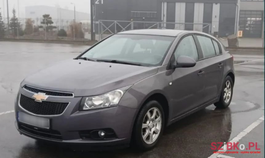 2011' Chevrolet Cruze photo #2