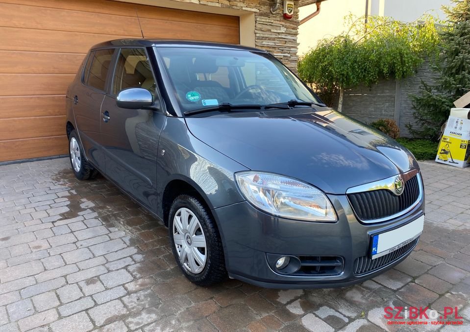 2009' Skoda Fabia photo #1