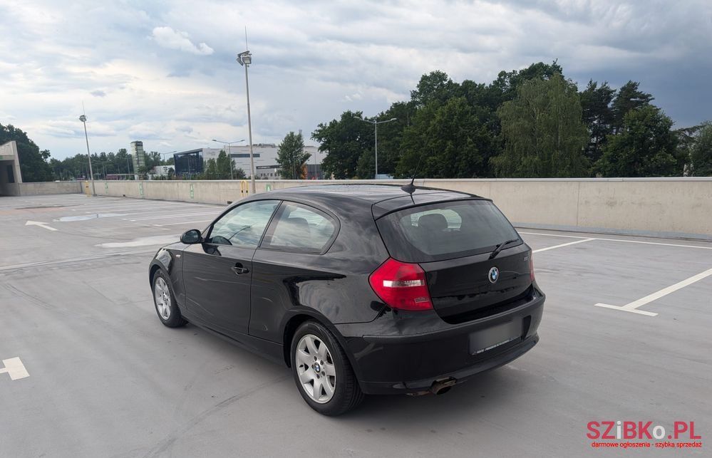 2009' BMW 1 Series 116I photo #4