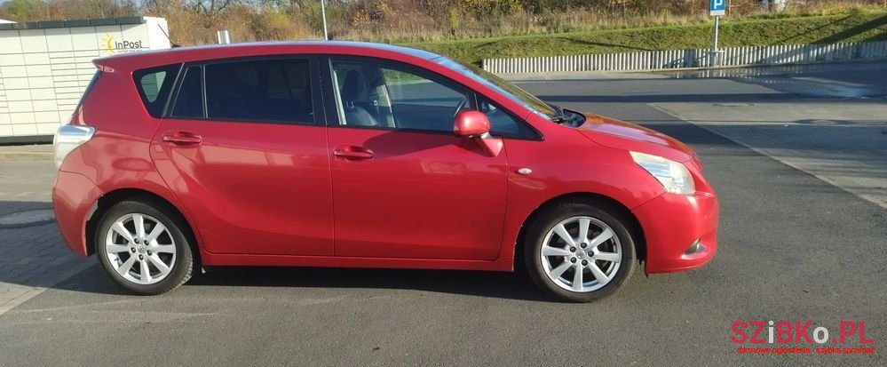 2010' Toyota Verso photo #2