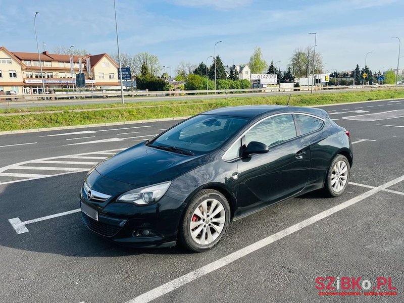 2011' Opel Astra photo #3