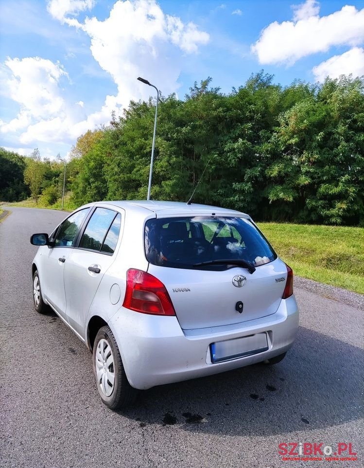 2008' Toyota Yaris photo #4