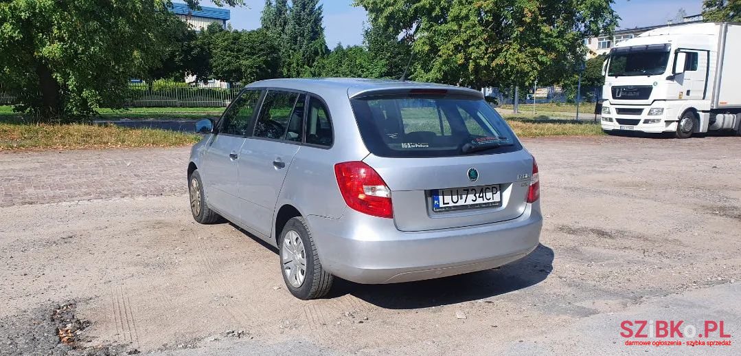2011' Skoda Fabia photo #3