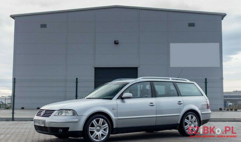 2004' Volkswagen Passat photo #1