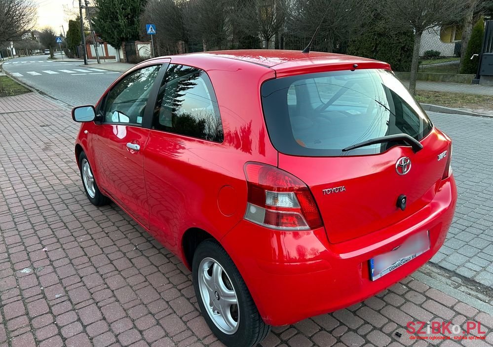 2011' Toyota Yaris photo #5