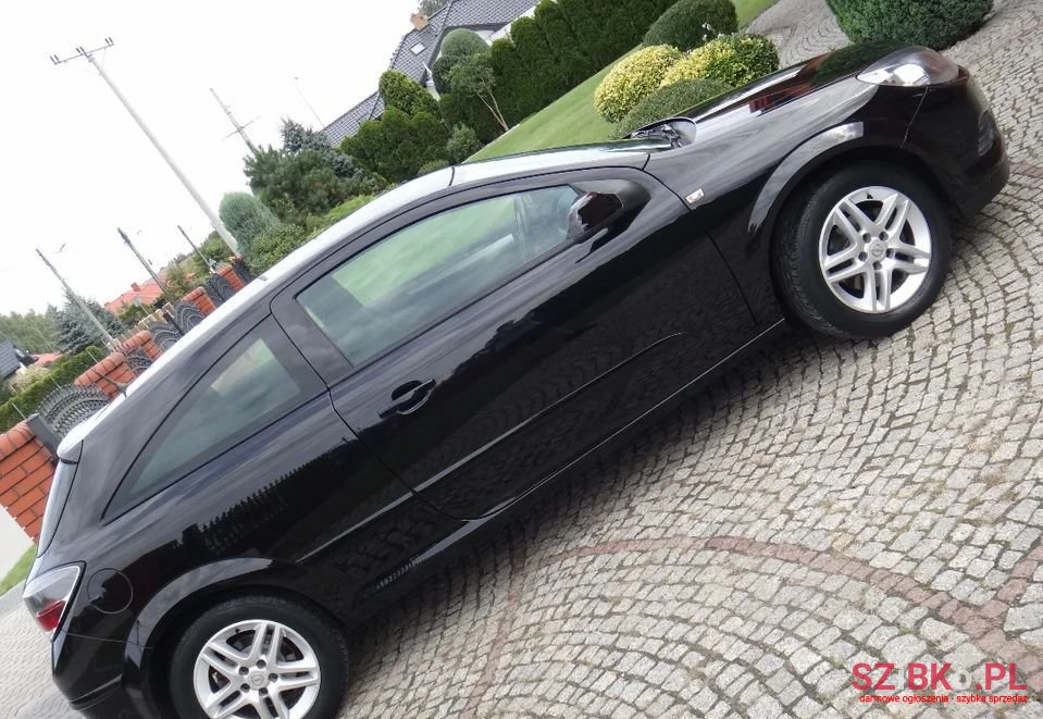 2006' Opel Astra Sport photo #5