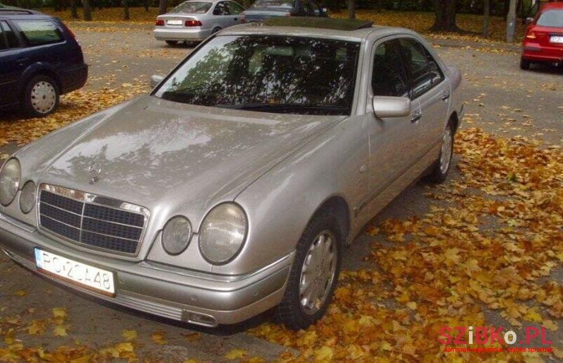 1998' Mercedes-Benz 320 photo #1