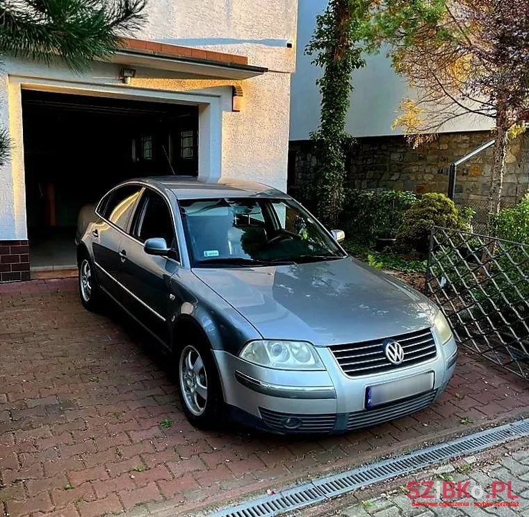 2001' Volkswagen Passat photo #1