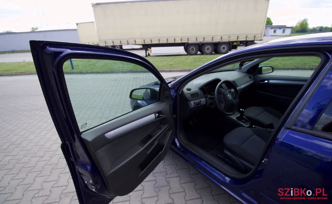 2005' Opel Astra photo #4