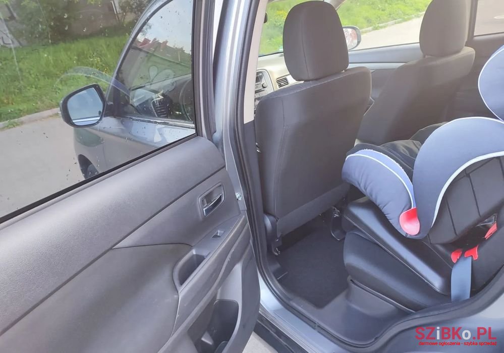 2013' Mitsubishi Outlander photo #2