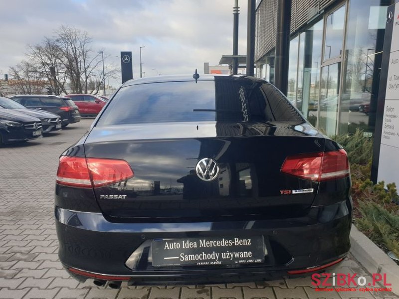 2017' Volkswagen Passat photo #4