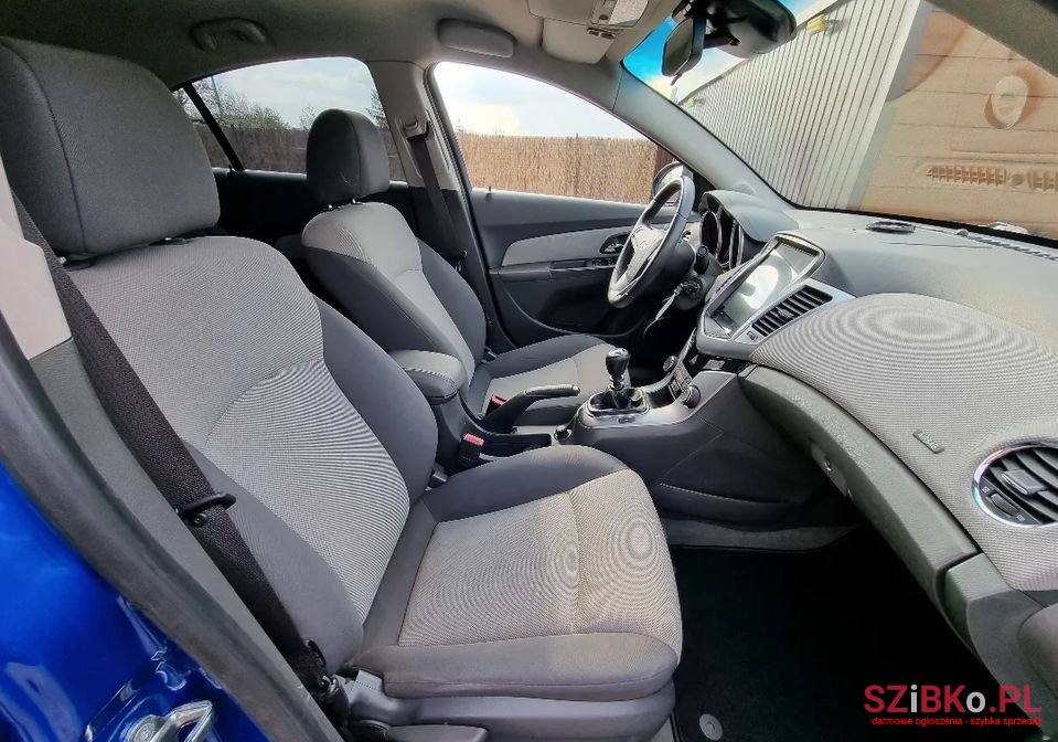 2010' Chevrolet Cruze photo #6