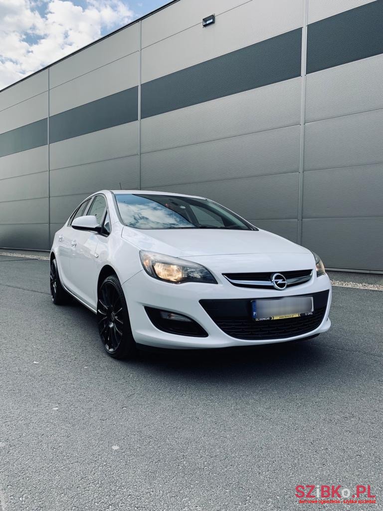 2018' Opel Astra photo #3