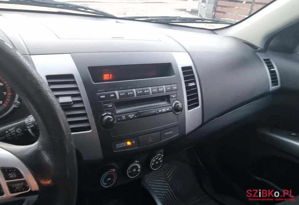 2008' Mitsubishi Outlander photo #2