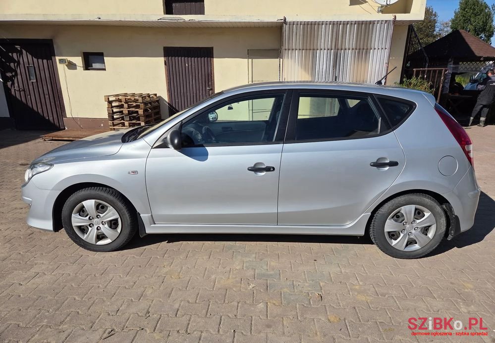 2011' Hyundai i30 1.4 Base photo #4