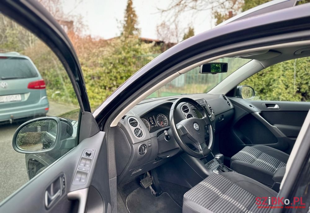 2009' Volkswagen Tiguan photo #6