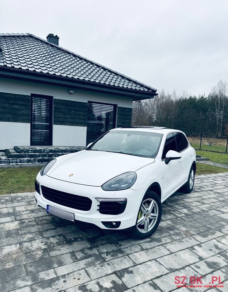 2016' Porsche Cayenne S E-Hybrid photo #1