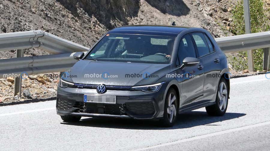2024 VW Golf GTE Facelift Makes Spy Photo Debut, Can't Hide Big Screen