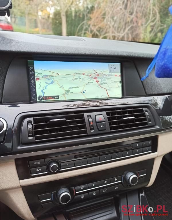 2011' BMW 5 Series photo #4