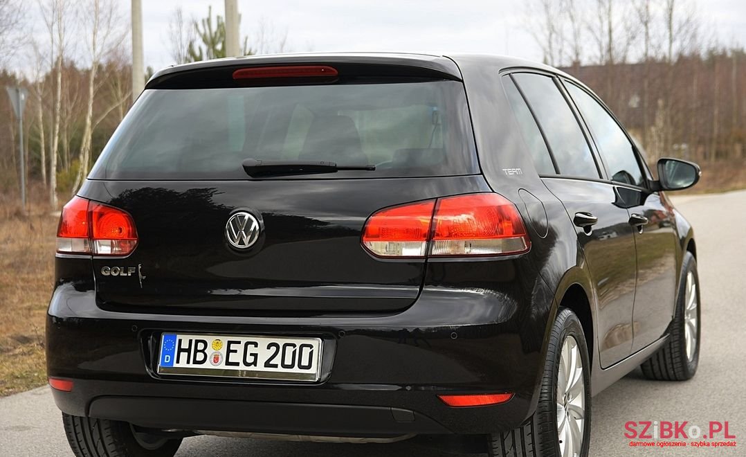 2011' Volkswagen Golf photo #5