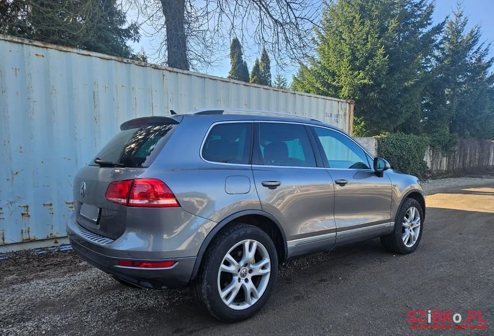 2013' Volkswagen Touareg photo #5