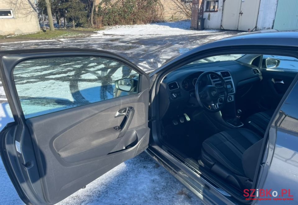 2012' Volkswagen Polo photo #4