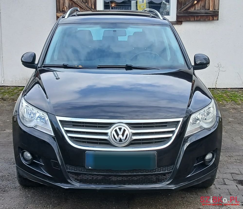 2010' Volkswagen Tiguan photo #3