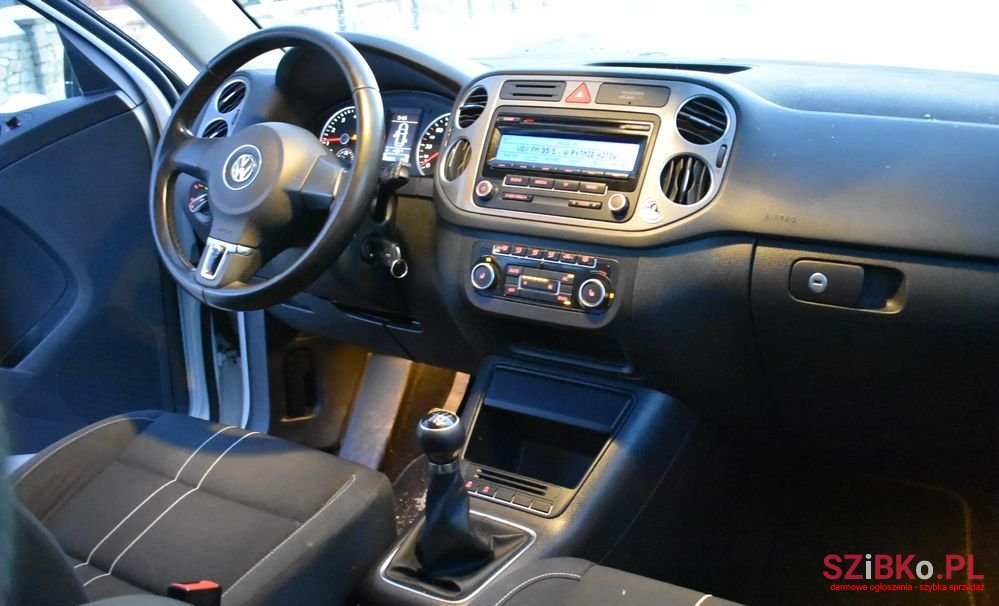 2011' Volkswagen Tiguan photo #5