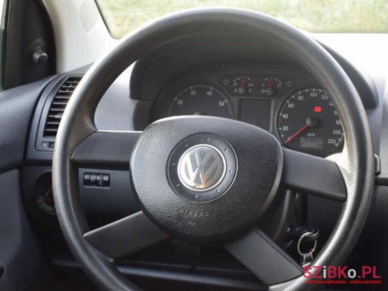 2005' Volkswagen Polo photo #3