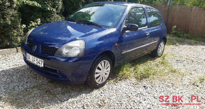 2002' Renault Clio photo #1