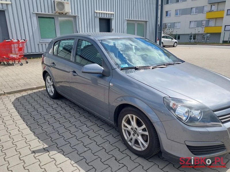 2005' Opel Astra 1.6 Elegance photo #1