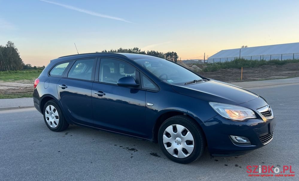 2012' Opel Astra 1.4 Active photo #5