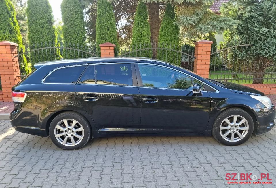 2011' Toyota Avensis photo #4