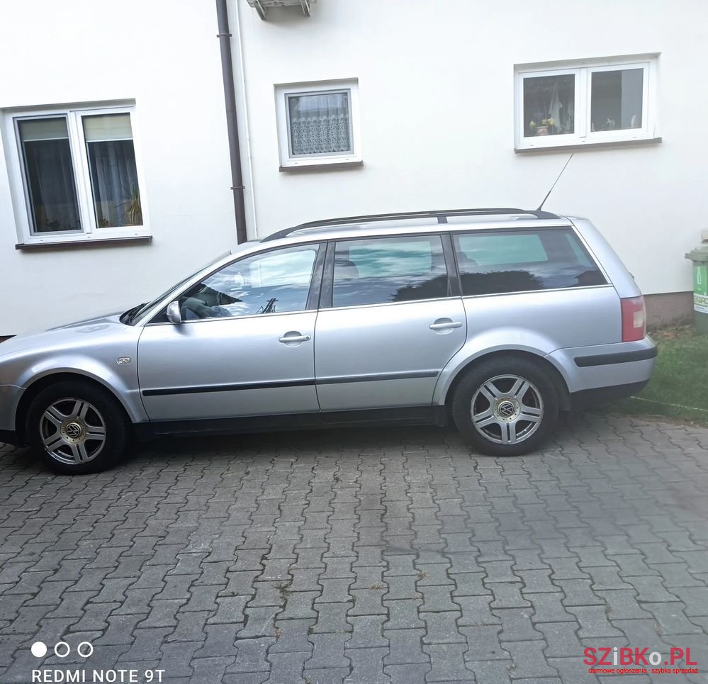 2002' Volkswagen Passat photo #2