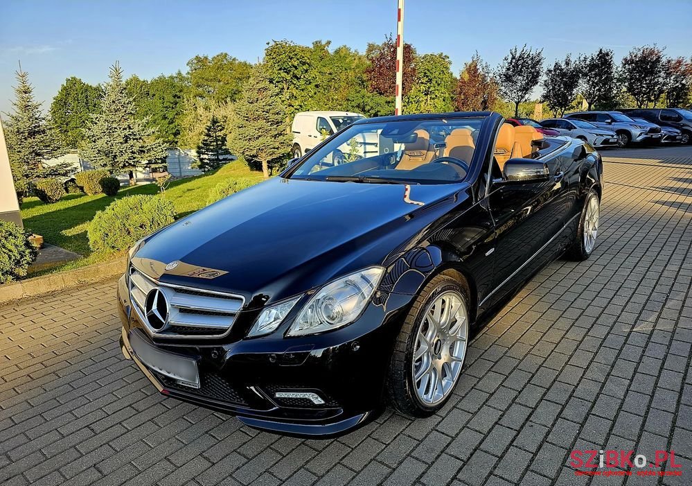 2011' Mercedes-Benz E-Class photo #1