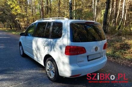 2013' Volkswagen Touran photo #3