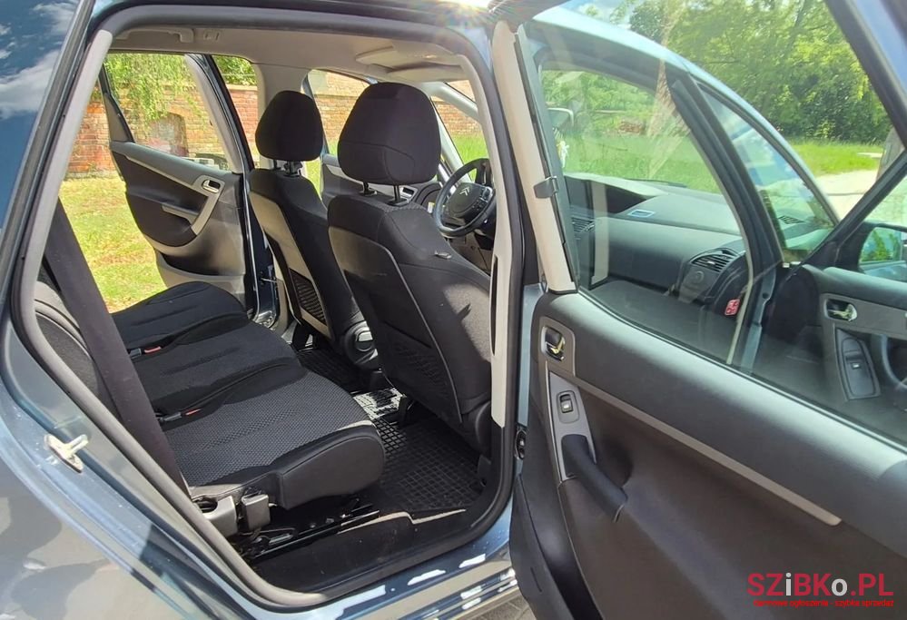 2010' Citroen C4 Picasso photo #6