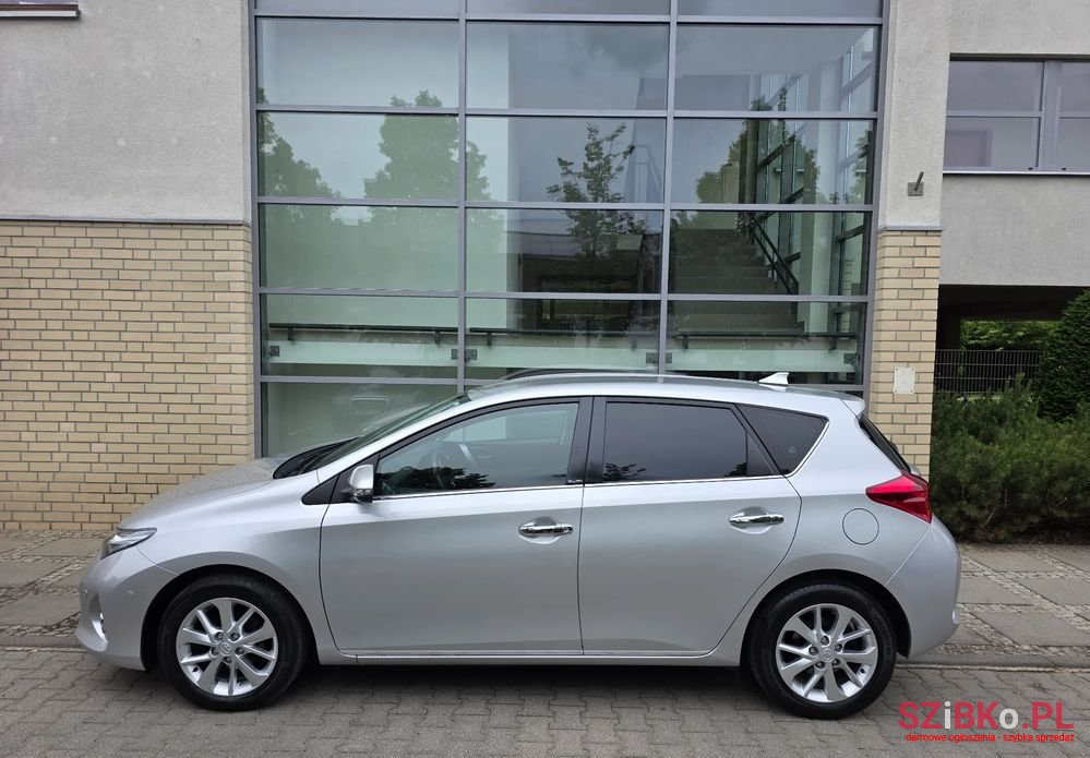 2014' Toyota Auris photo #3