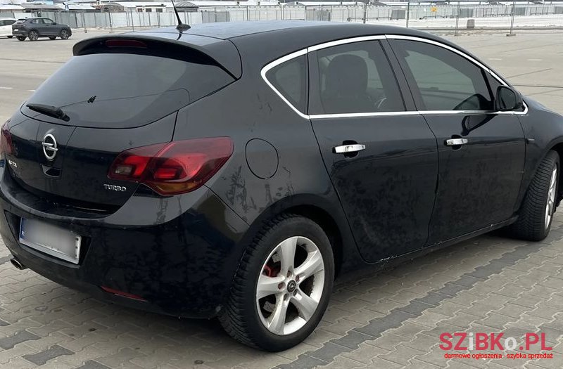 2010' Opel Astra Iv 1.6 T Cosmo photo #3