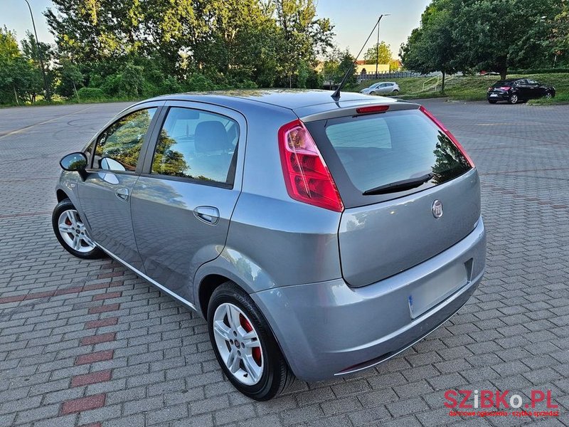 2009' Fiat Grande Punto 1.4 8V Dynamic photo #5