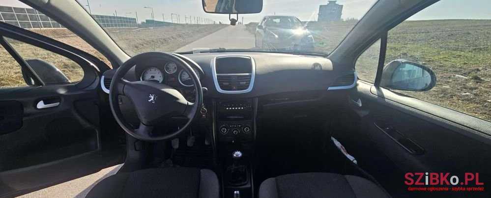 2010' Peugeot 207 1.4 16V Trendy photo #5