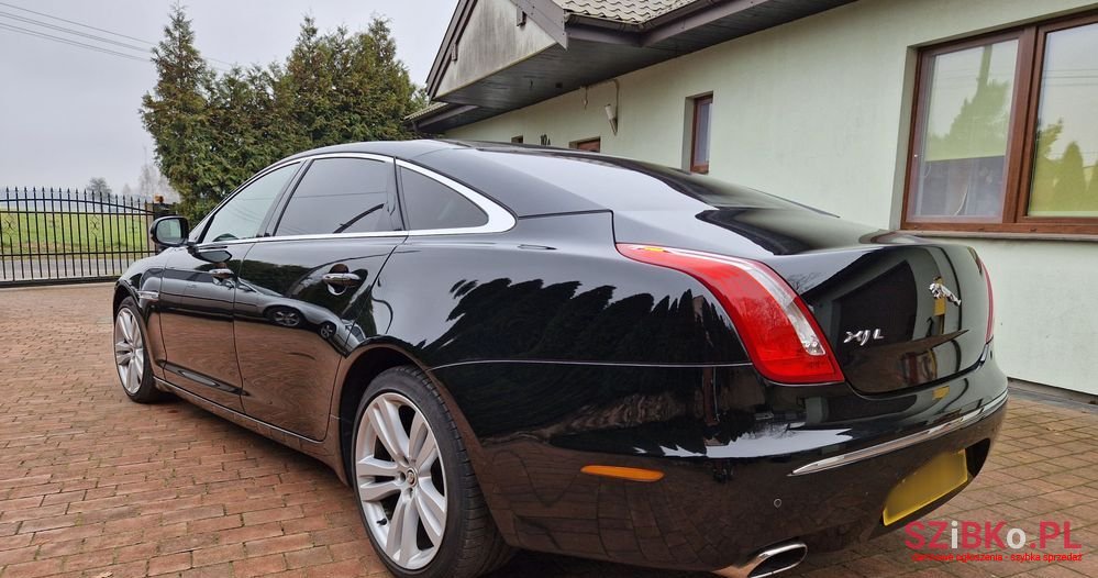 2012' Jaguar XJ 3.0 D V6 Luxury photo #2