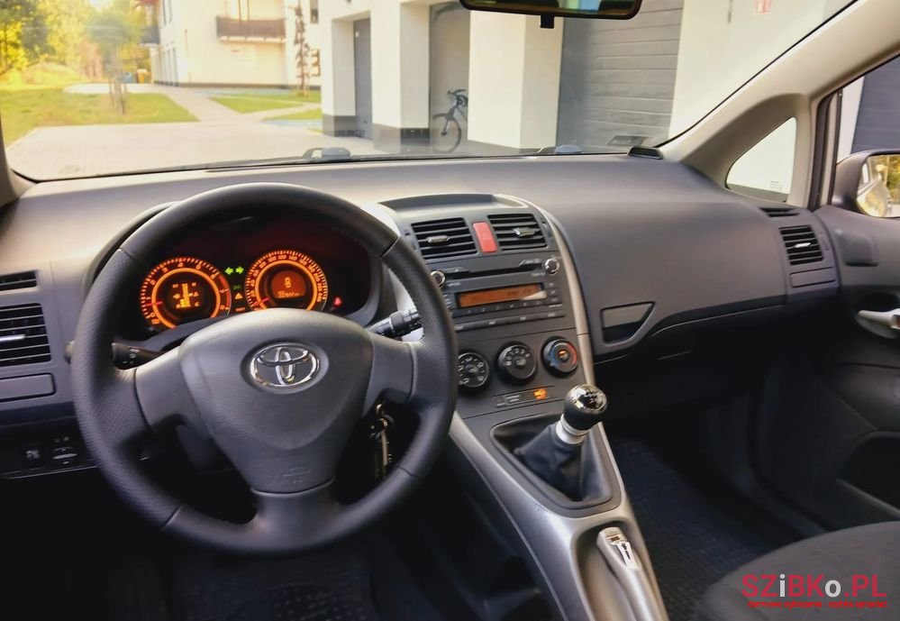 2009' Toyota Auris photo #5