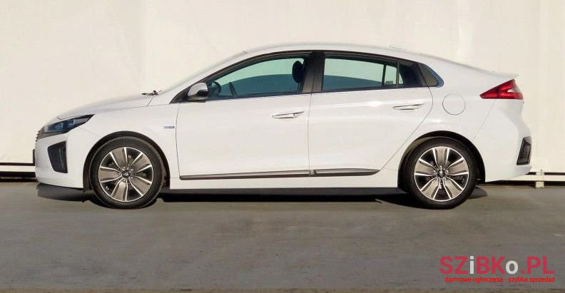 2018' Hyundai Ioniq photo #2
